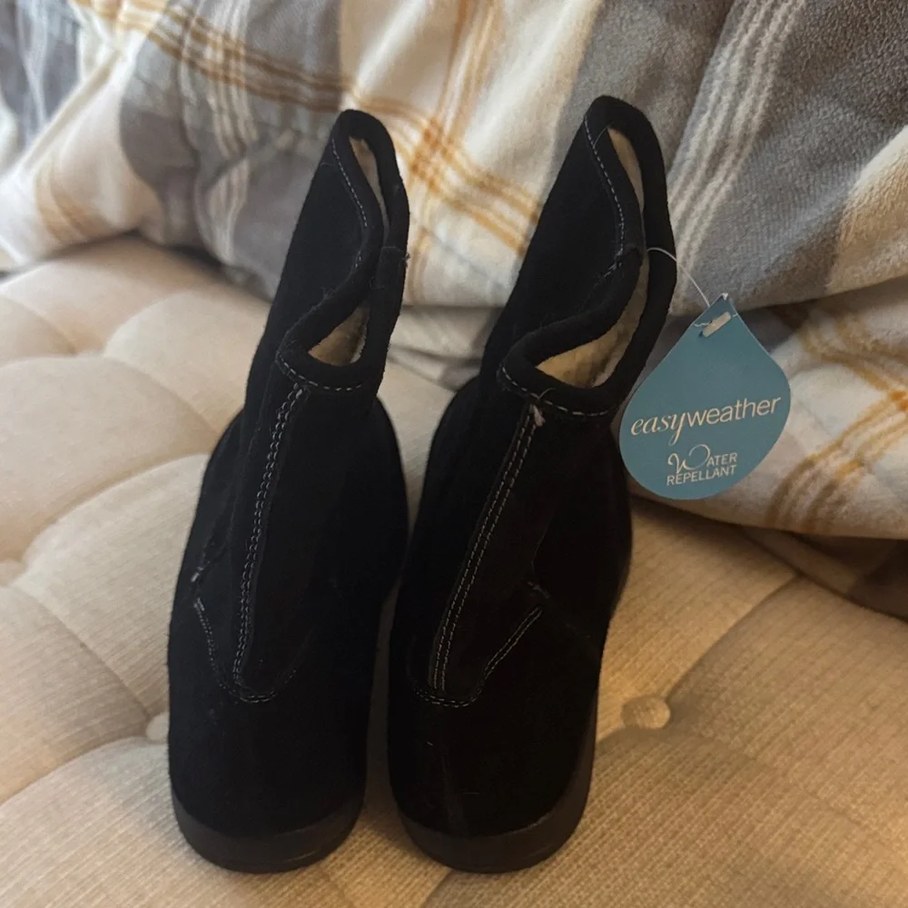 BNWT boots - Picture 3 of 6